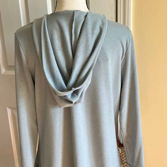 NALLY & MILLIE Hooded sweatshirt in silver blue. - Picture 3 of 6